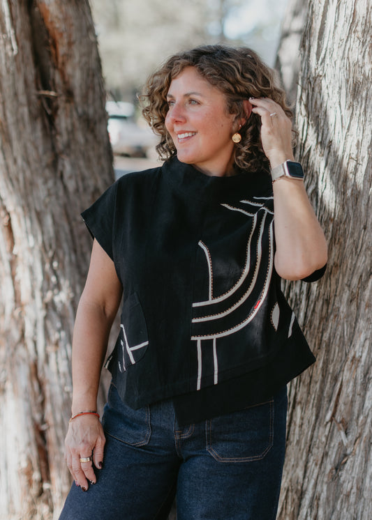 Mockneck Topper in Black & White Abstract | Yaza